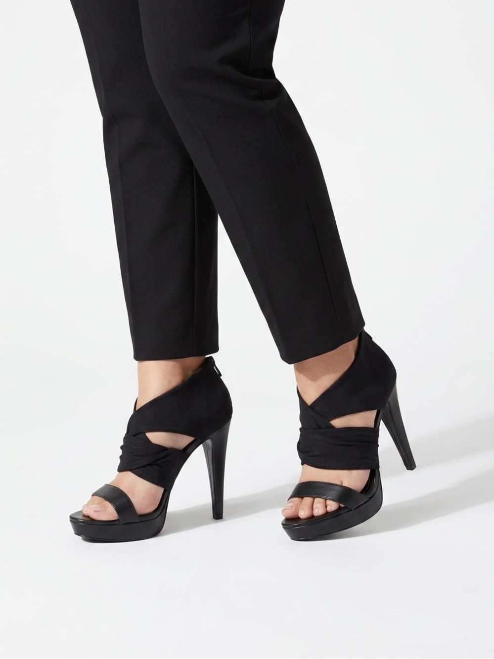 Report Signature Charles black heels